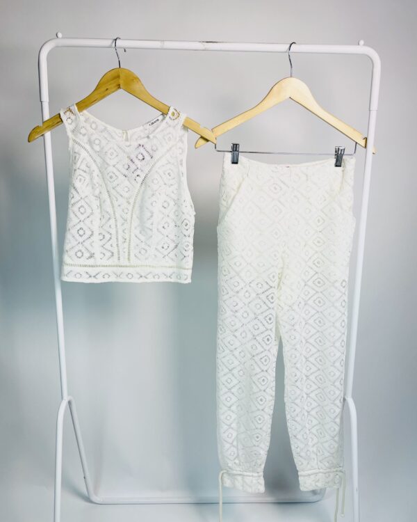 Conjunto rendada branco calça e blusa sem manga A.BRAND - 36