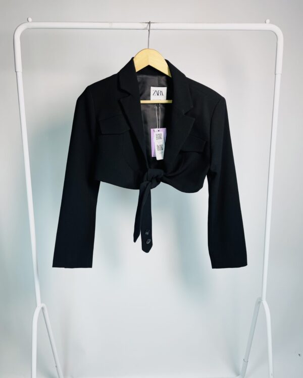 Blazer cropped preto com amarração ZARA - P - VENDIDO SISTEMA OTO