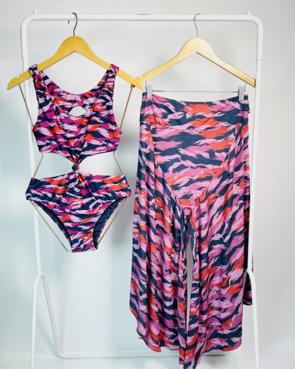 Conjunto maiô e calça pantalona lilás com azul marinho e vermelha ROSA CHÁ - P - VENDIDO SISTEMA OTO