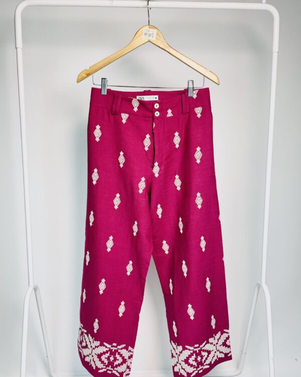 Calça fúcsia com bordados off white ZARA - P - VENDIDO SISTEMA OTO