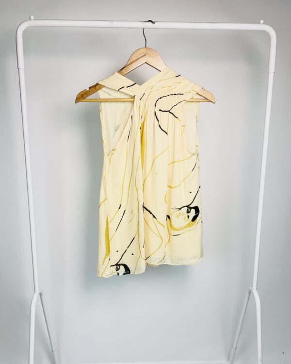 BLusa bege com estampa rostos tons terrosos ANIMALE - 36 - VENDIDO SISTEMA OTO