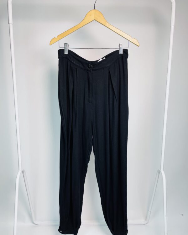 Calça preta corte alfaiataria com pregas MANU MANU - 40