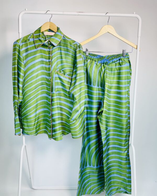 Conjunto seda calça e camisa verde e azul listrado ELIZA CONDE - PP - VENDIDO SISTEMA OTO