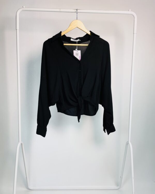 Camisa preta cropped com amarração ATEEN - 36 - VENDIDO SISTEMA OTO