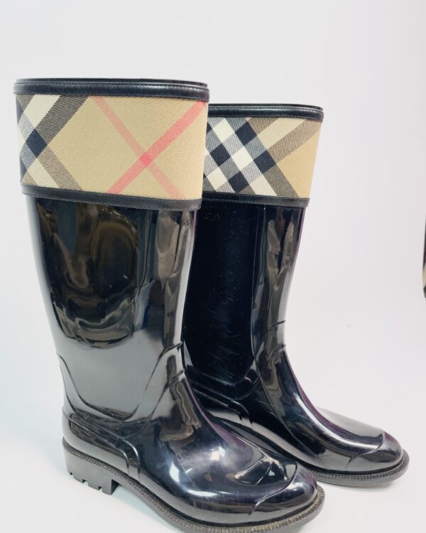 Galocha preta BURBERRY - 38 EUR - VENDIDO SISTEMA OTO