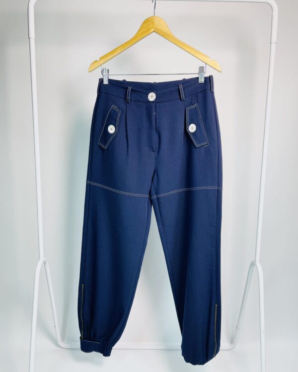 Calça azul com pesponto branco e botões SCLUB - M