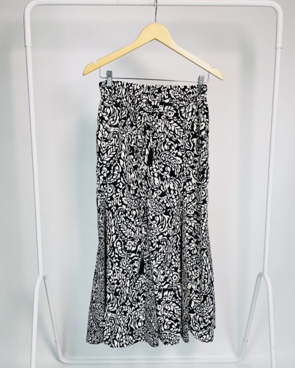 Saia p&b com padronagem e faixa ZARA - M - VENDIDO SISTEMA OTO