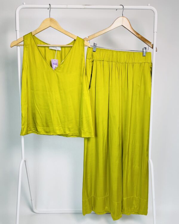 Conjunto blusa e calça verde lima acetinado IORANE - 42 - VENDIDO SISTEMA OTO