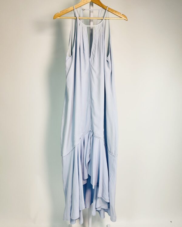 Vestido midi azul babado na barra e faixa CRIS BARROS - 38 - VENDIDO SISTEMA OTO