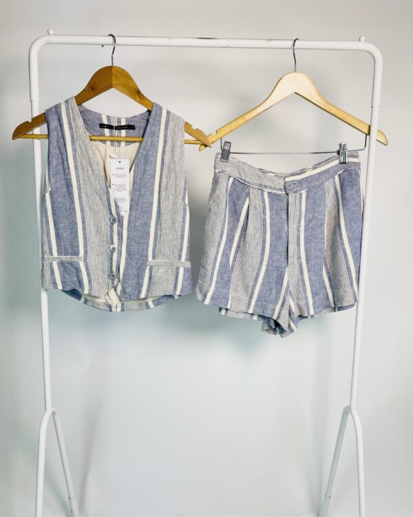 Conjunto linho colete e short azul e branco listrado MARIA FILÓ - PP - VENDIDO SISTEMA OTO