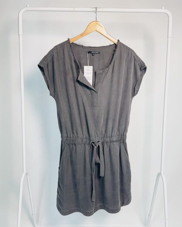 Vestido cinza curto com gola v e amrração na frente SHOULDER - M - VENDIDO SISTEMA OTO