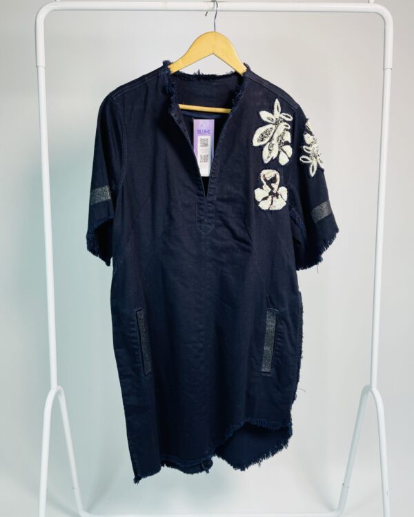 Vestido curto sarja azul marinho com flores bordadas no ombro ANIMALE - G - VENDIDO SISTEMA OTO