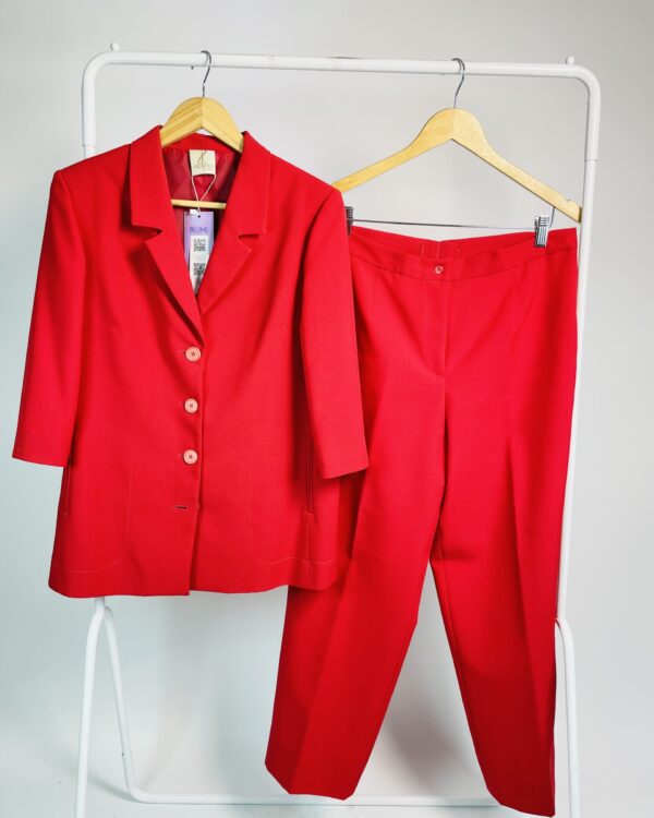 Conjunto vermelho calça e blazer manga curta PARLAMENTO - 40 - VENDIDO SISTEMA OTO