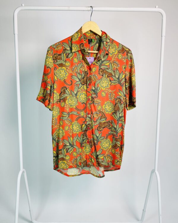 Camisa manga curta vermelha estampa macacos FARM - P - VENDIDO SISTEMA OTO