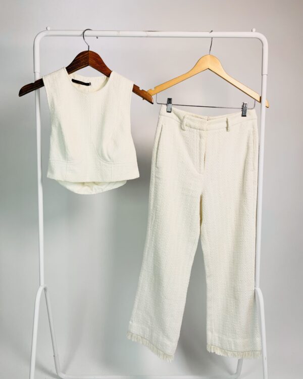 Conjunto calça e cropped branco texturizado com desfiado na barra ANIMALE - 36 - VENDIDO SISTEMA OTO