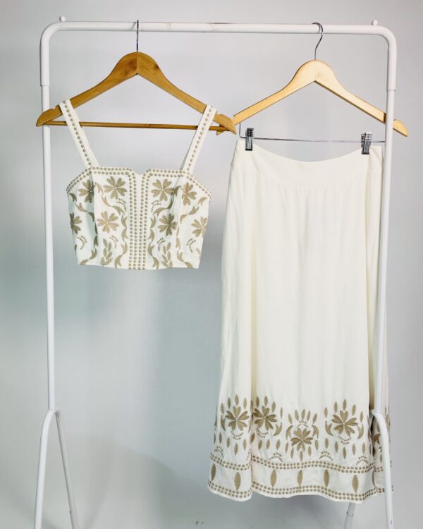 Conjunto linho saia e top off white com bordados bege TWENTY FOUR SEVEN - P - VENDIDO SISTEMA OTO