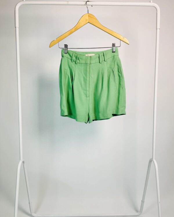 Short verde pregas na frente NV - 34