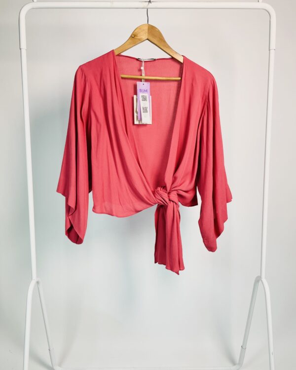 Blusa cropped rosa com amarração DRESS TO - P *nunca usado* - VENDIDO SISTEMA OTO