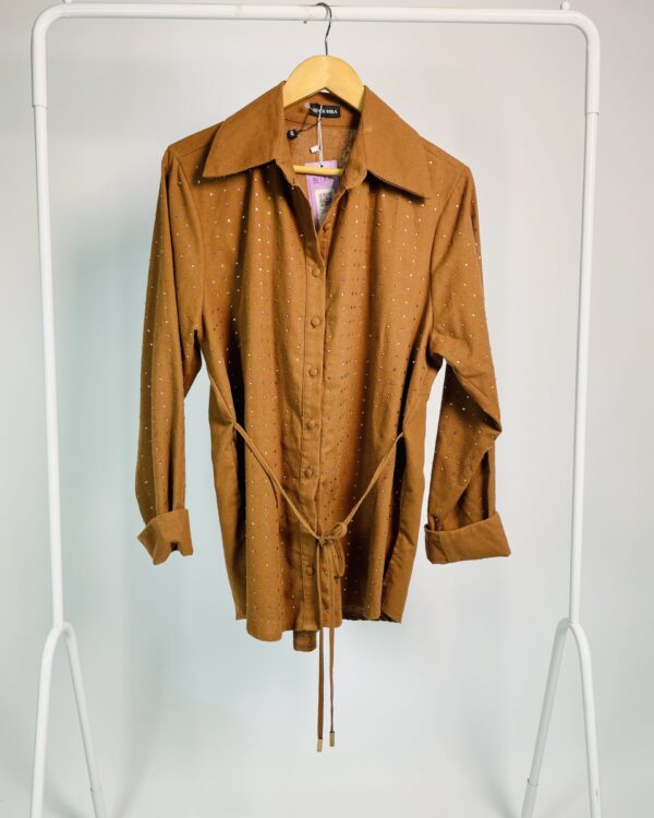 Camisa marrom linho com aplicação pedraria ROCK LOLA - P - VENDIDO SISTEMA OTO
