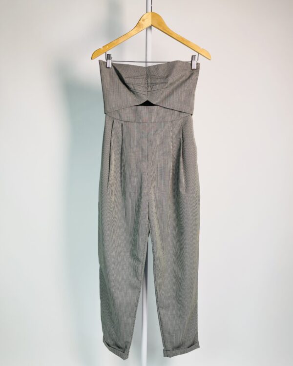 Macacão cinza com branco pied de poule sem alça e recorte na cintura BOBÔ - 36 - VENDIDO SISTEMA OTO