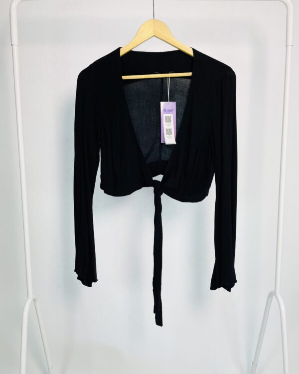 Blusa cropped transpassada preta manga longa LIZIE - M