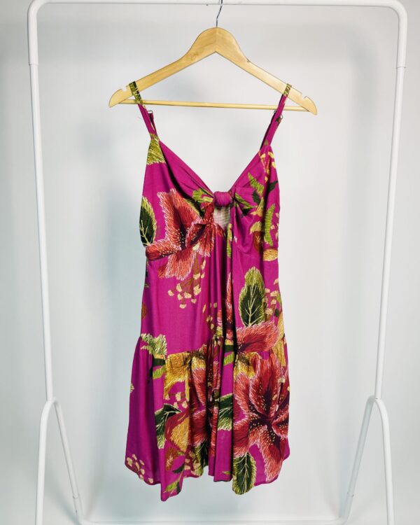 Vestido curto fúcsia estampado nó e recorte no busto alça fina e lastex nas costas FARM - GG - VENDIDO SISTEMA OTO