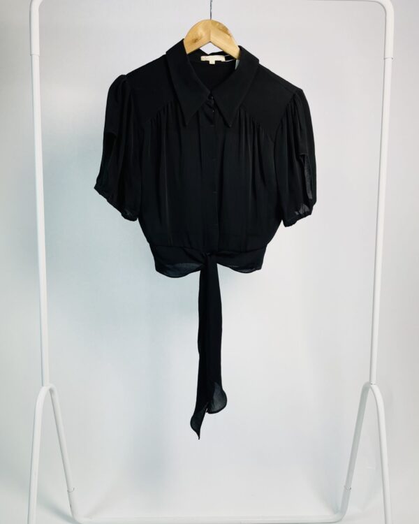 Blusa preta seda com pregas e mangas curtas NK - 40 - VENDIDO SISTEMA OTO