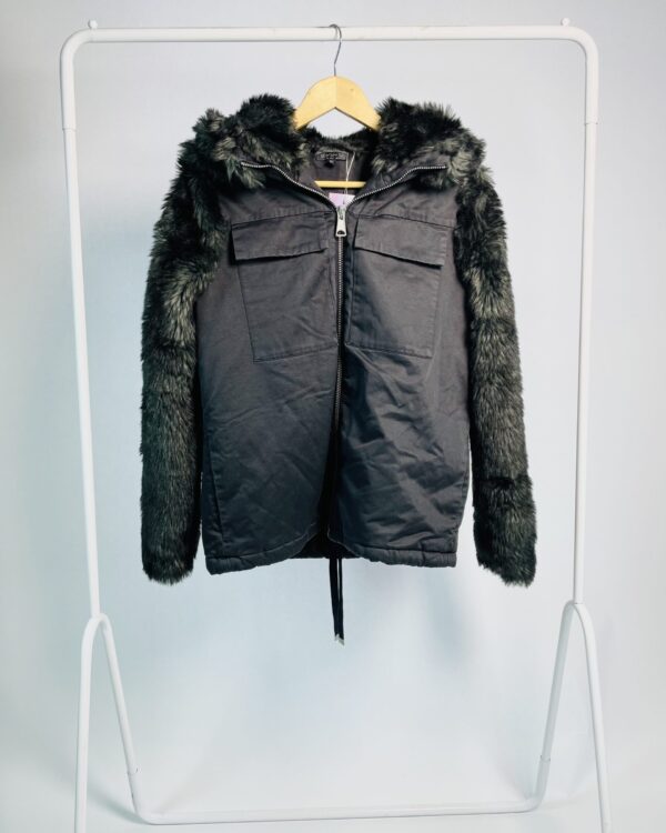 Casaco preto com pelos TOPSHOP - 38 - VENDIDO SISTEMA OTO