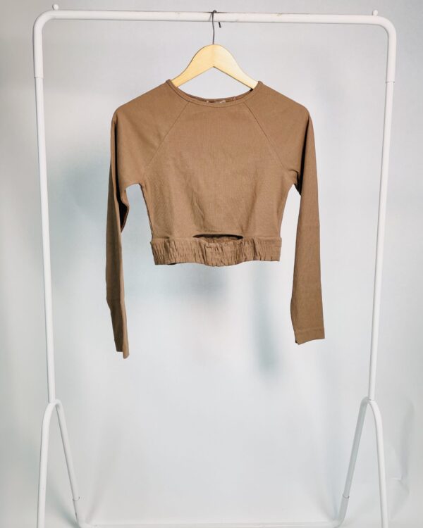 Blusa cropped malha canelada com mangas longas marrom com recorte cintura AS MARIAS - M *nunca usado* - VENDIDO SISTEMA OTO