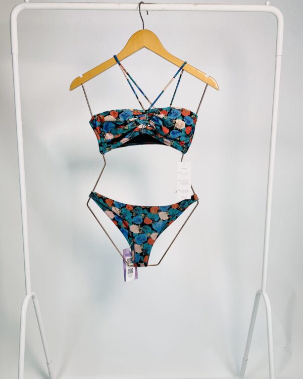 Biquíni preto estampa floral Eem tons de azul e vermelho VIX - P - VENDIDO SSITEMA OTTO