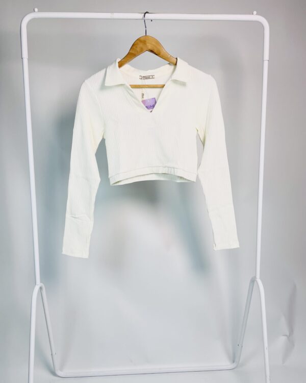 Blusa cropped malha canelada com mangas longas off white AS MARIAS - M *nunca usado* - VENDIDO SISTEMA OTO