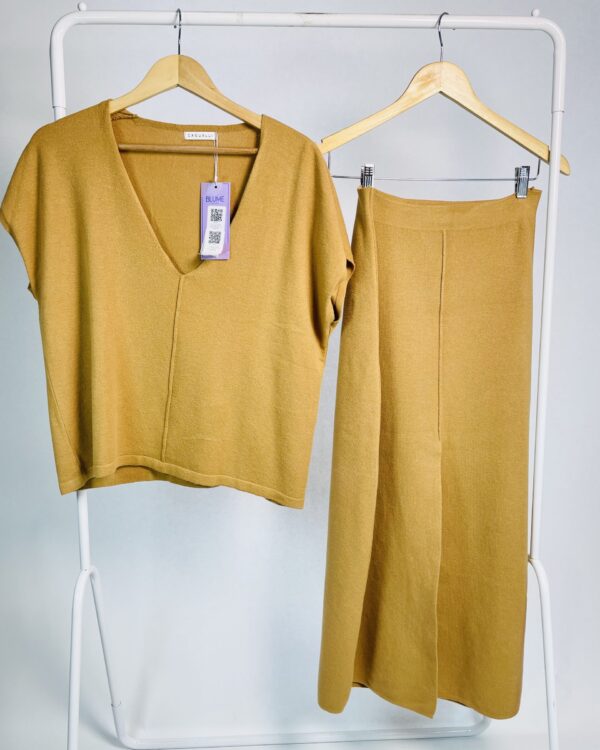 Conjunto marrom tricot saia e blusa gola v CASUALLI -M - VENDIDO SISTEMA OTTO