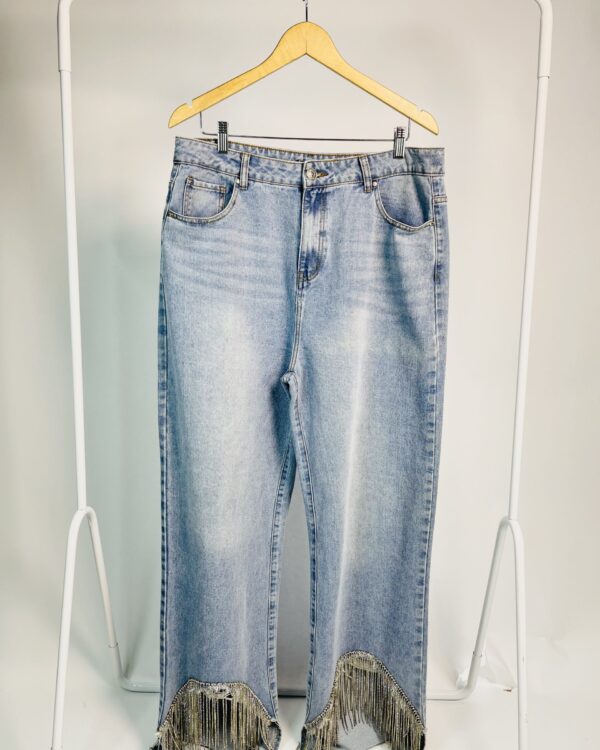 Calça jeans clara com pedrarias na barra NAMÔ  - 46 - VENDIDO SIST OTO