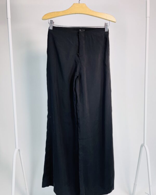 Calça preta LOJA 3 - PP *nunca usada*