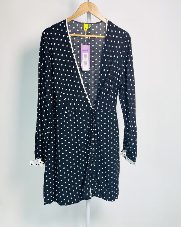 Vestido curto decote v com mangas preto e poás branco FARM - G VENDIDO SISTEMA OTO