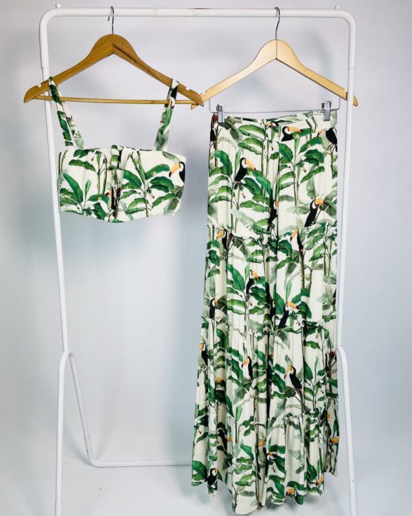 Conjunto saia longa com cropped branco estampa verde tucano IORANE - 36