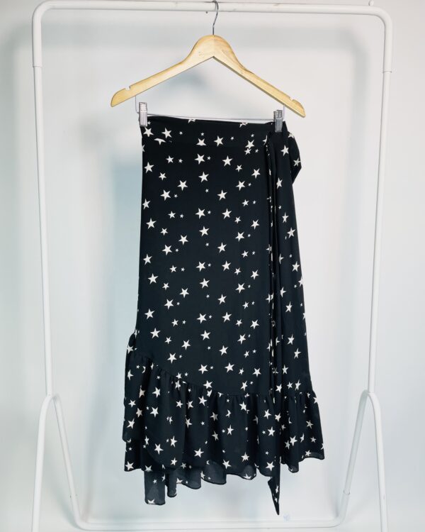 Saia parêo com babados preta e estrelas brancas IDEOLOGIC - P - VENDIDO SISTEMJA OTO