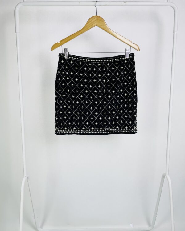 Saia curta veludo preta com bordados ZARA - P