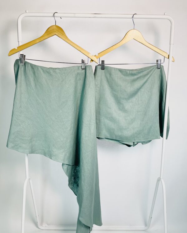 Conjunto linho blusa assimétrica e short saia verde TIG - 42 - VENDIDO SISTEMA OTO