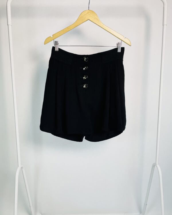 Short preto botões na frente SHOULDER - 42 - VENDIDO SISTEMA OTO
