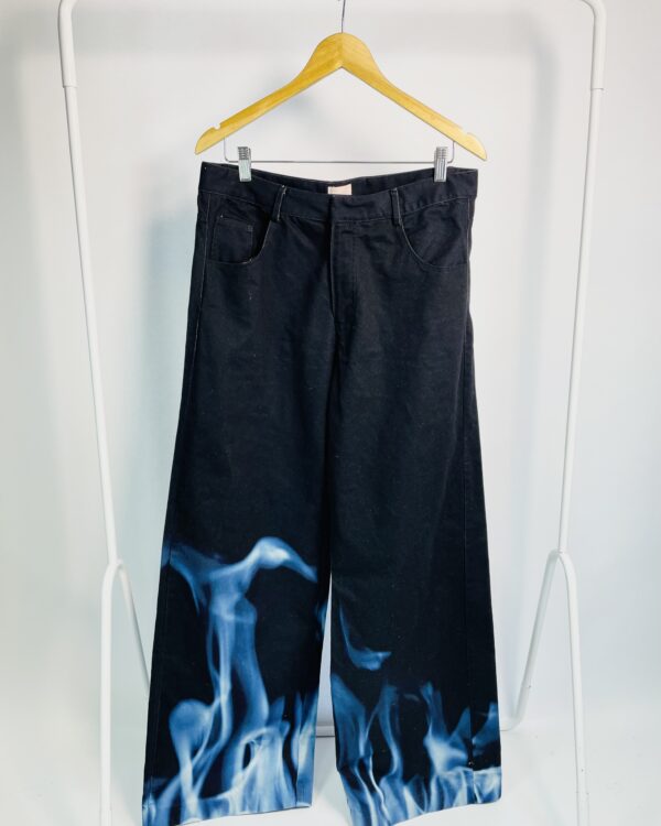 Calça sarja preta com estampa azul na barra TIG - 42 - VENDIDO SISTEMA OTO