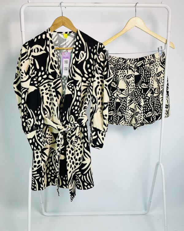 Conjunto short e kimono preto e bege estampado FARM - P *nunca usado* - VENDIDO SISTEMA OTO