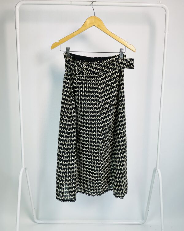 Saia midi evasê preta e bege de laise com cinto BEIGË - M *nunca usado* - VENDIDO SISTEMA OTO