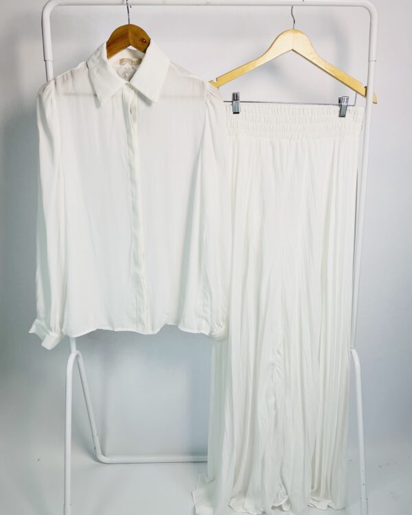 Conjunto camisa e calça pantalona plissada branca INNOCENCE - 42 *nunca usada* - VENDIDO SISTEMA OTO