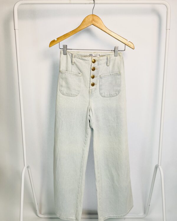 Calça jeans lavagem clara botões dourados na frente ZARA - 34 - VENDIDO SISTEMA OTO