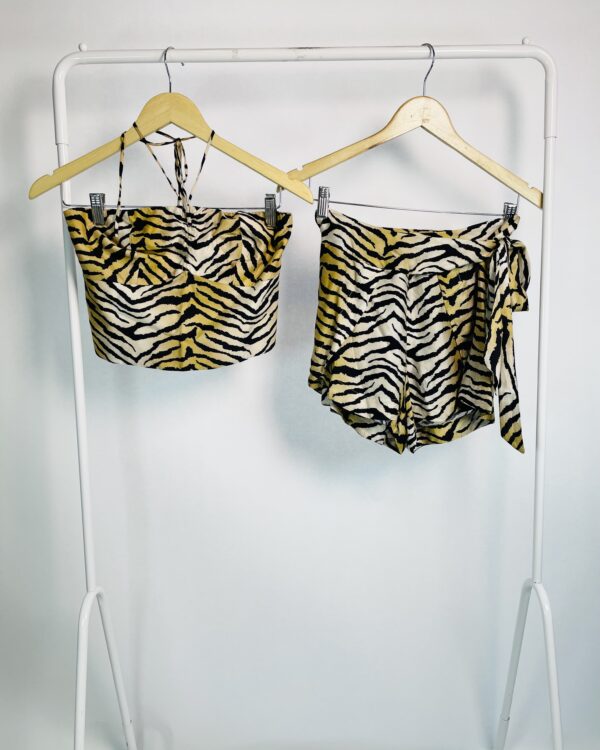 Conjunto onça short e blusa frente unica VIX - P