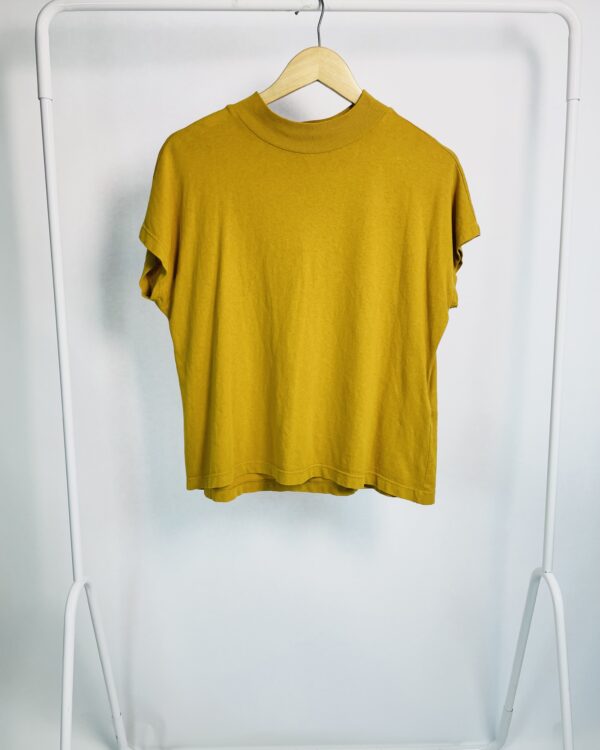 Blusa malha basica mostarda BOBO - PP - VENDIDO SISTEMA OTO