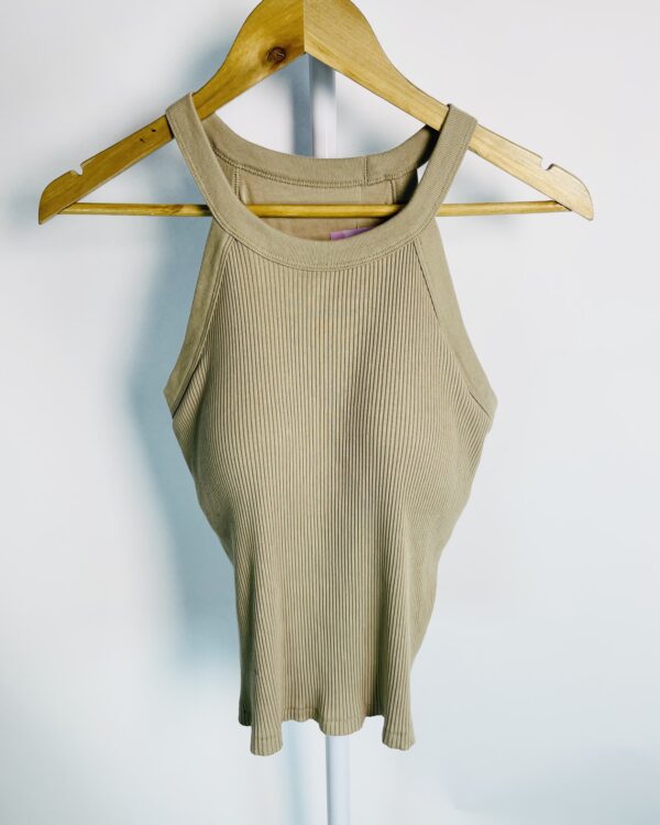 Blusa regata com bojo caqui UNIQLO - GG - VENDIDO SISTEMA OTO