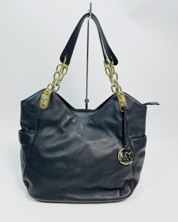 Bolsa couro preta correntes douradas nas alças MICHAEL KORS - VENDIDO SISTEMA OTO