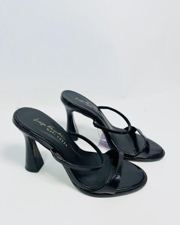 Sandália preta com tiras e verniz LUIZA BARCELOS + NATI VOZZA - 34